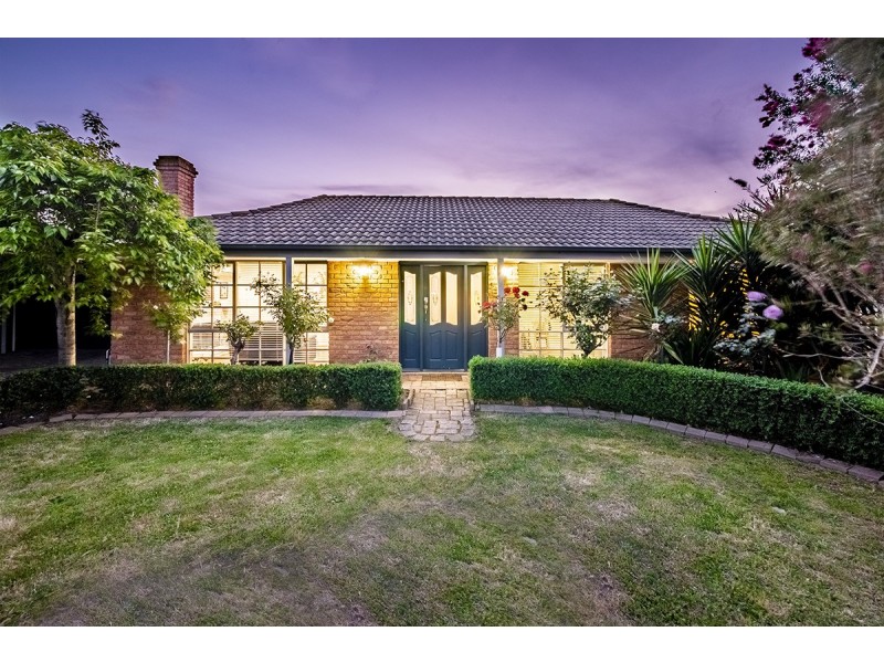 17 Balook Court, Cranbourne North VIC 3977