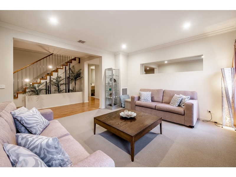 20 Dunferline Crescent, Cranbourne VIC 3977