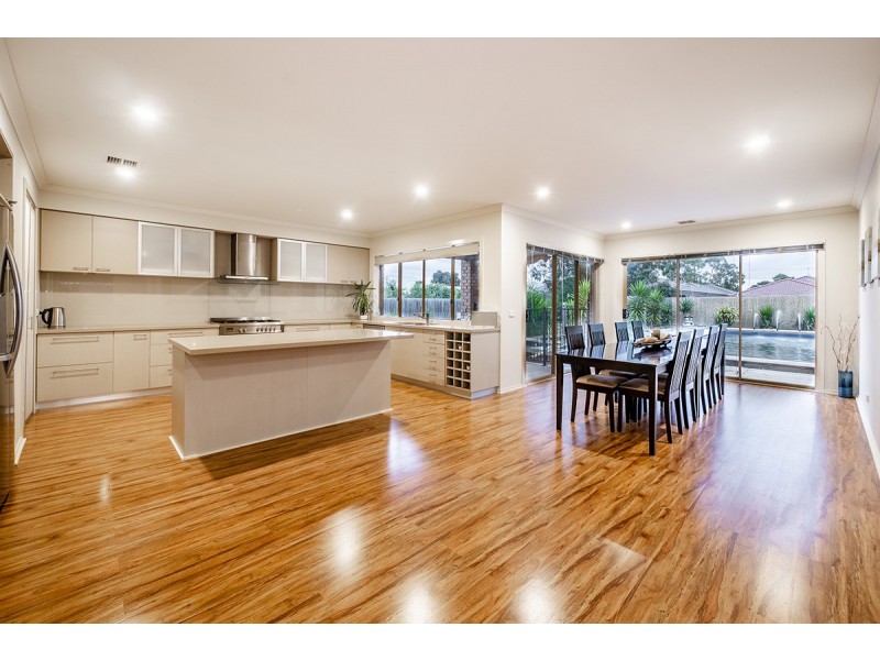 20 Dunferline Crescent, Cranbourne VIC 3977