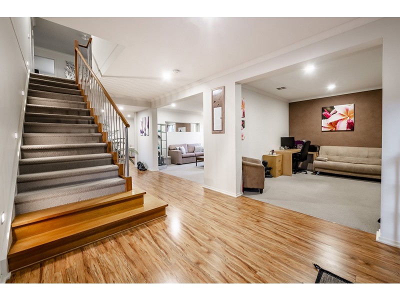 20 Dunferline Crescent, Cranbourne VIC 3977