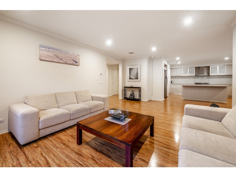 20 Dunferline Crescent, Cranbourne VIC 3977