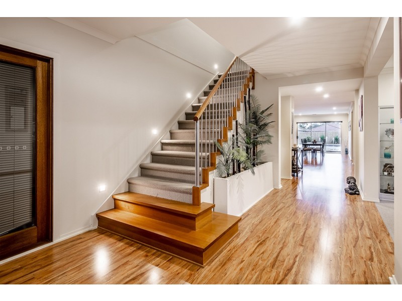 20 Dunferline Crescent, Cranbourne VIC 3977