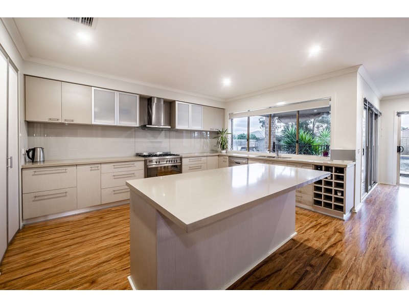 20 Dunferline Crescent, Cranbourne VIC 3977