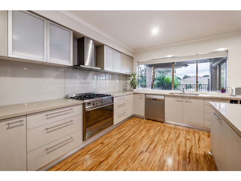 20 Dunferline Crescent, Cranbourne VIC 3977
