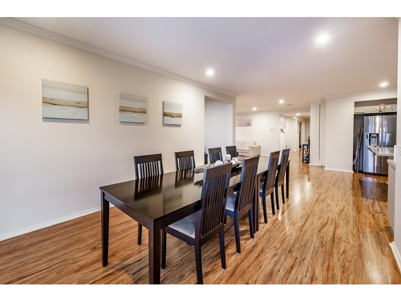 20 Dunferline Crescent, Cranbourne VIC 3977