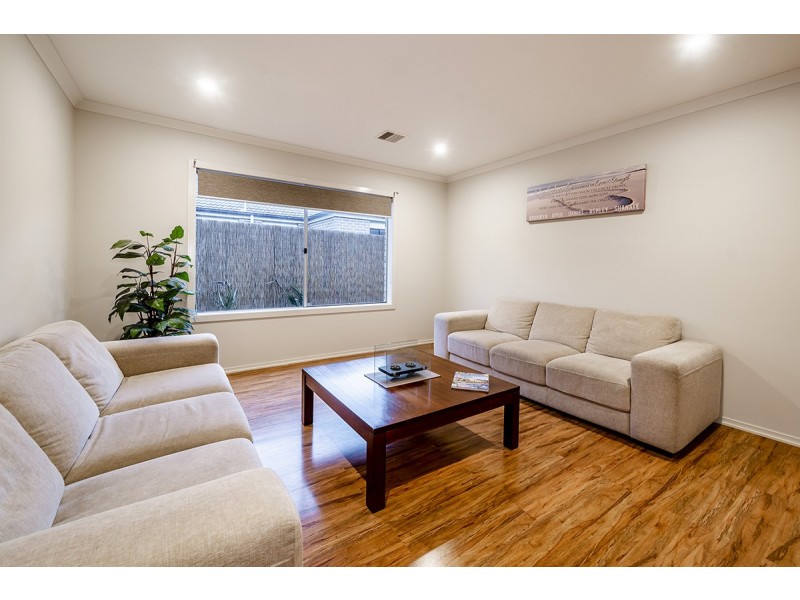 20 Dunferline Crescent, Cranbourne VIC 3977