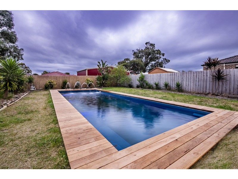 20 Dunferline Crescent, Cranbourne VIC 3977