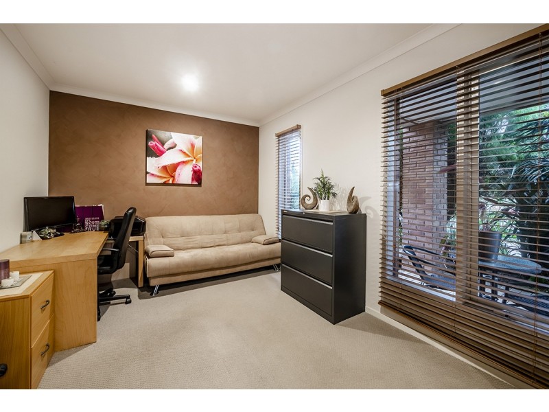 20 Dunferline Crescent, Cranbourne VIC 3977
