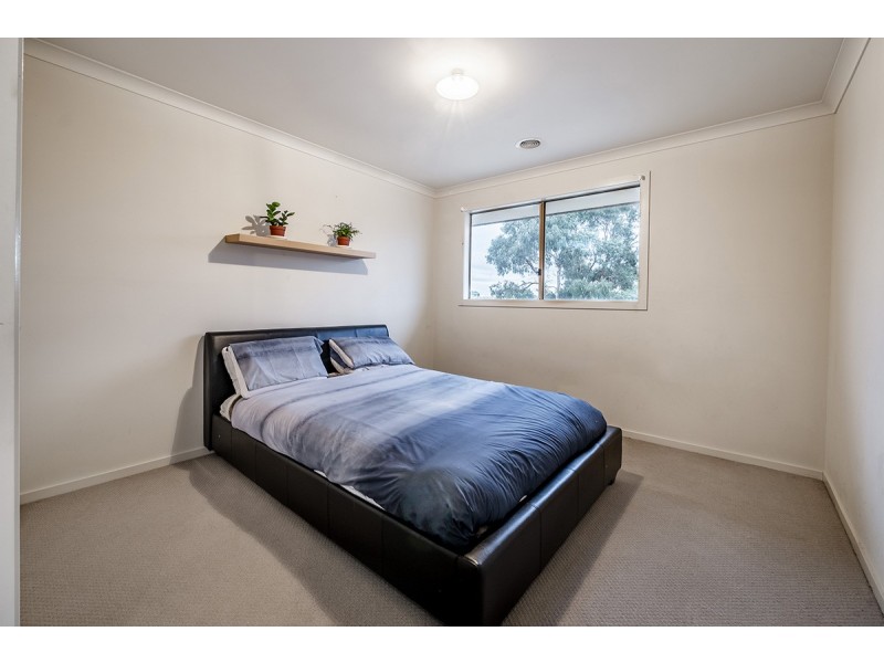 20 Dunferline Crescent, Cranbourne VIC 3977