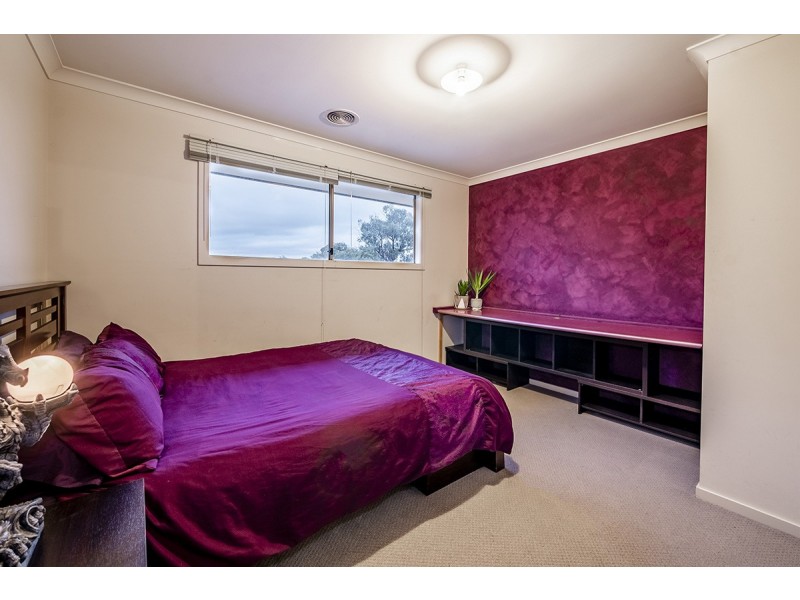 20 Dunferline Crescent, Cranbourne VIC 3977