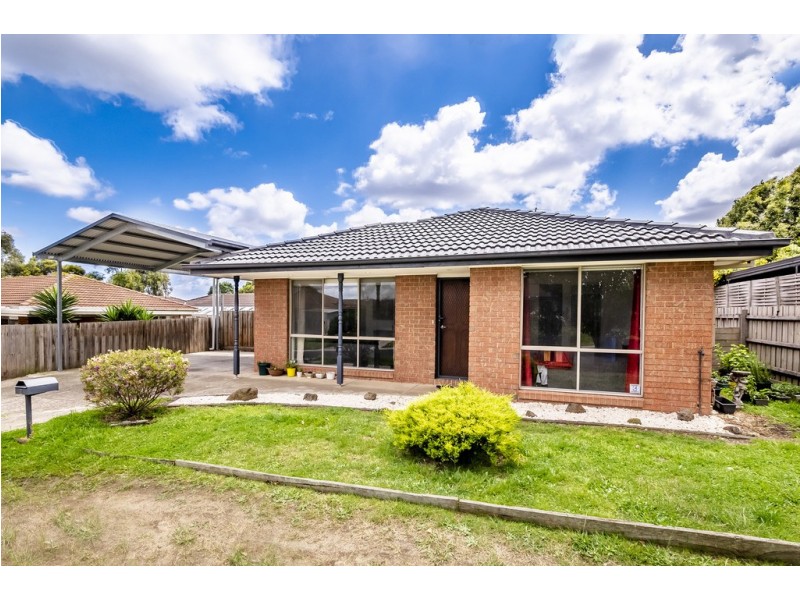 2 Knowing Close, Cranbourne West VIC 3977