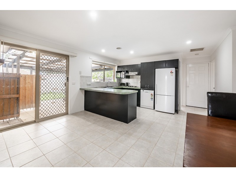 2 Knowing Close, Cranbourne West VIC 3977