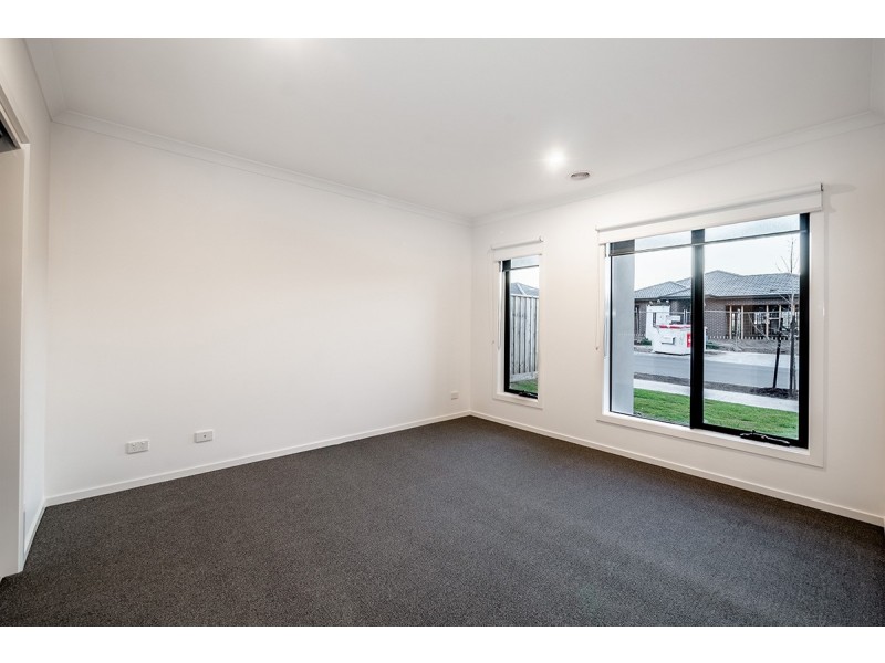 6 Cochin Drive, Clyde North VIC 3978