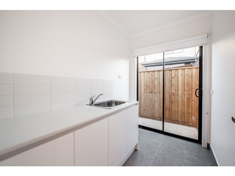 6 Cochin Drive, Clyde North VIC 3978