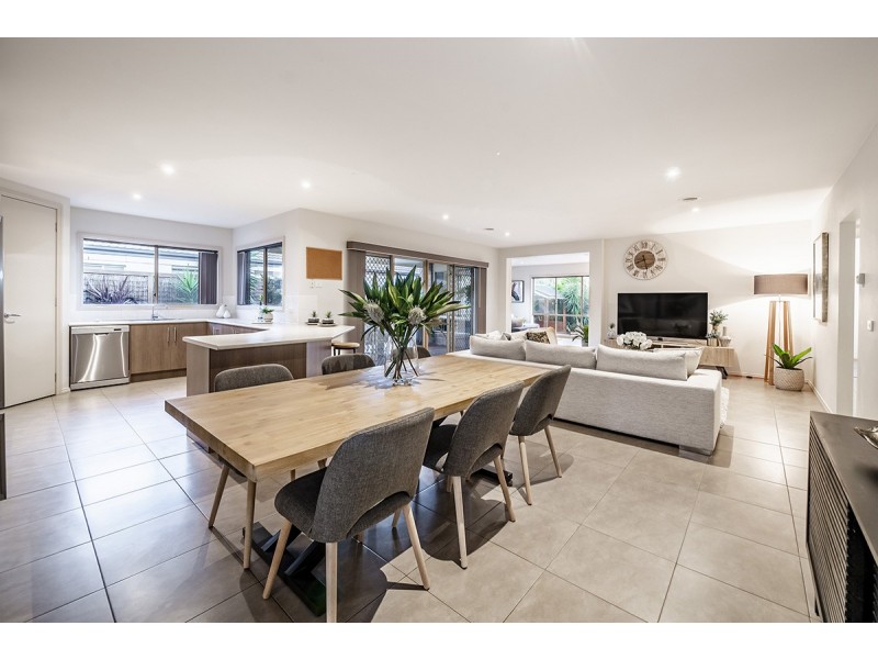 28 Melington Drive, Lyndhurst VIC 3975