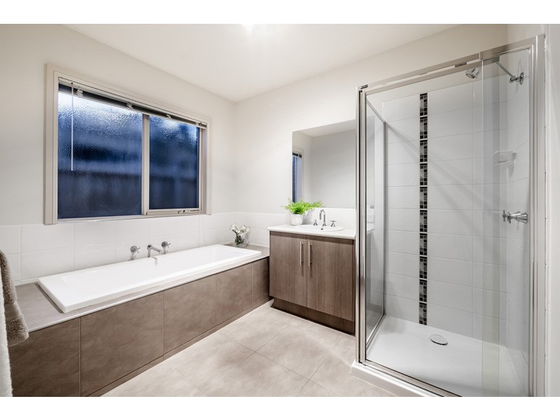 28 Melington Drive, Lyndhurst VIC 3975