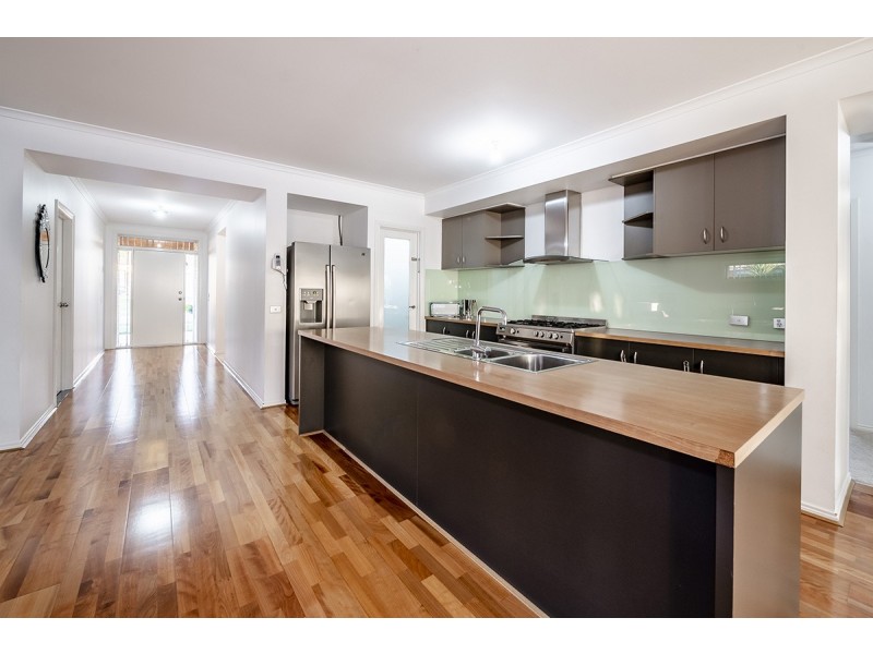 72 Beethoven Drive, Narre Warren South VIC 3805