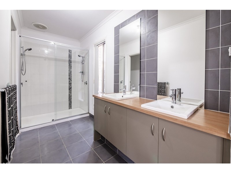 72 Beethoven Drive, Narre Warren South VIC 3805