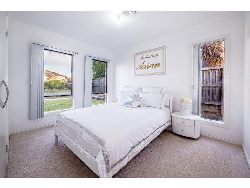 72 Beethoven Drive, Narre Warren South VIC 3805