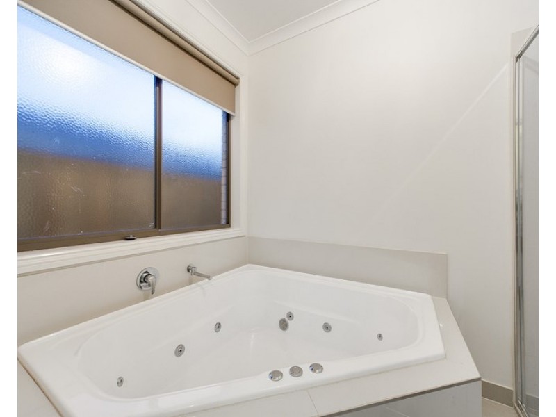 44 Peridot Avenue, Officer VIC 3809