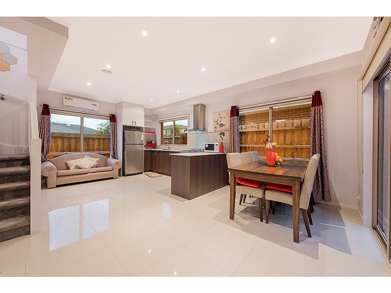 8 Bushman Way, Lynbrook VIC 3975
