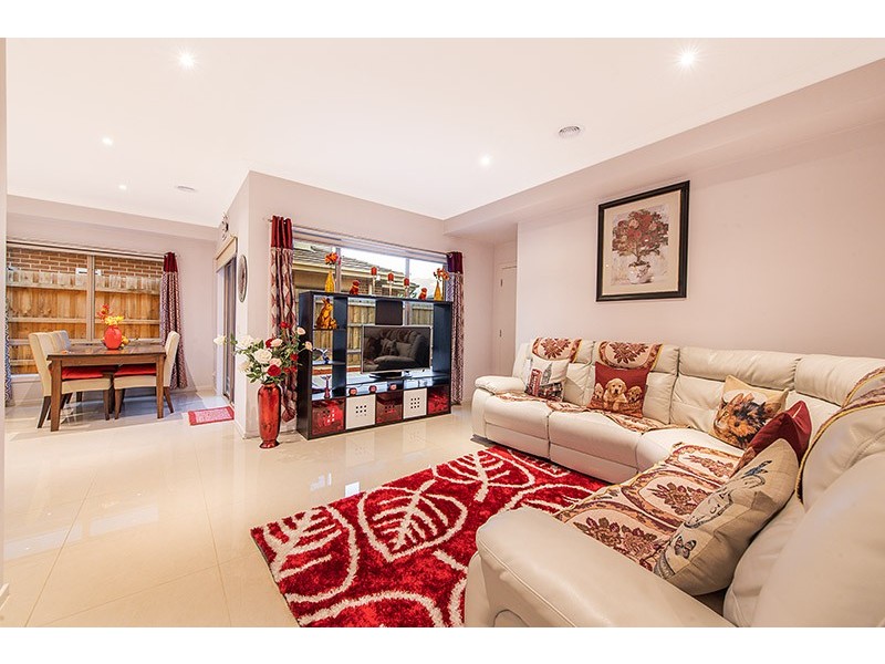8 Bushman Way, Lynbrook VIC 3975