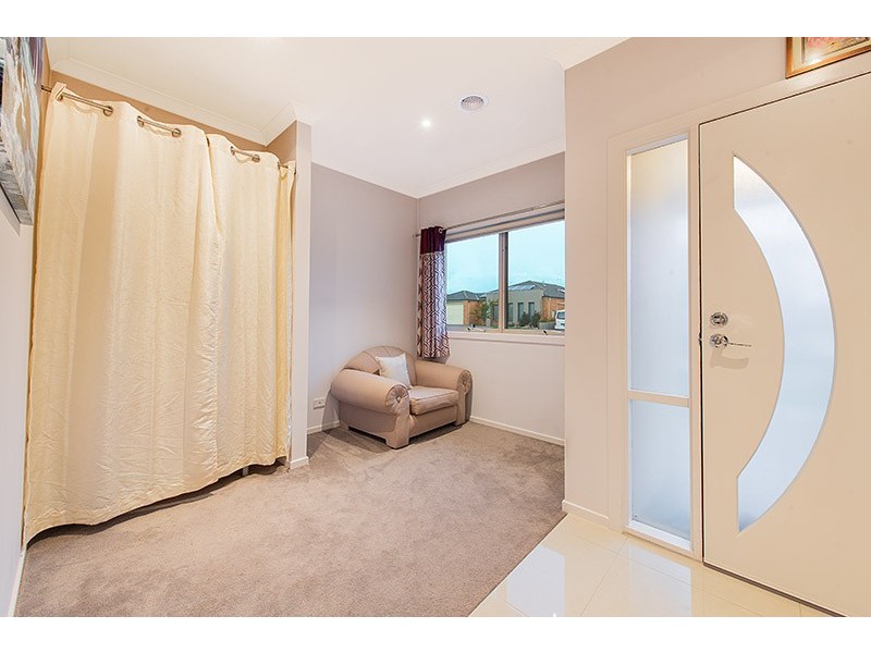 8 Bushman Way, Lynbrook VIC 3975