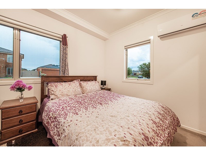 8 Bushman Way, Lynbrook VIC 3975