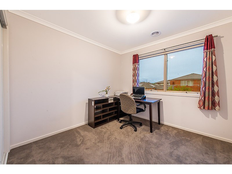 8 Bushman Way, Lynbrook VIC 3975