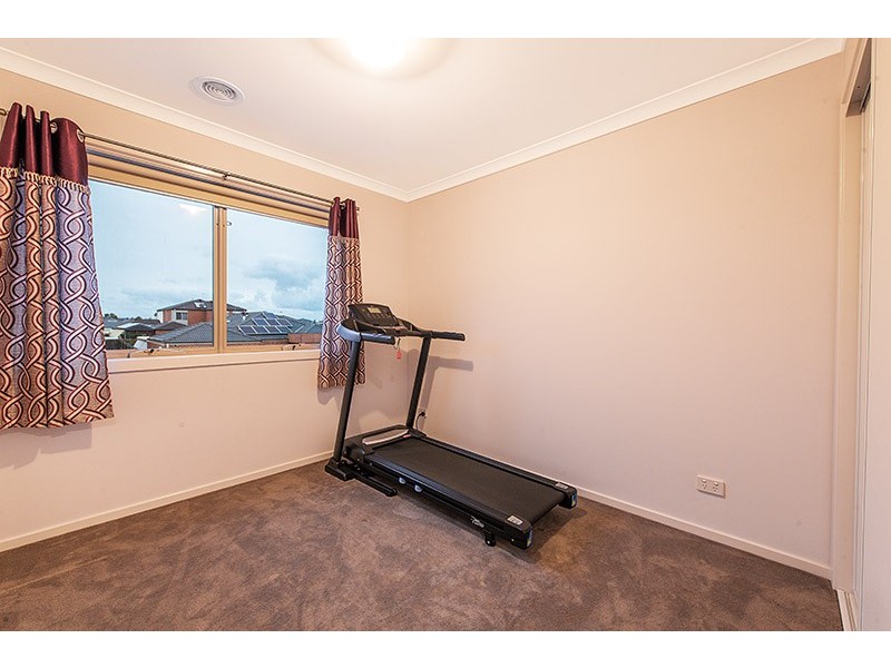 8 Bushman Way, Lynbrook VIC 3975