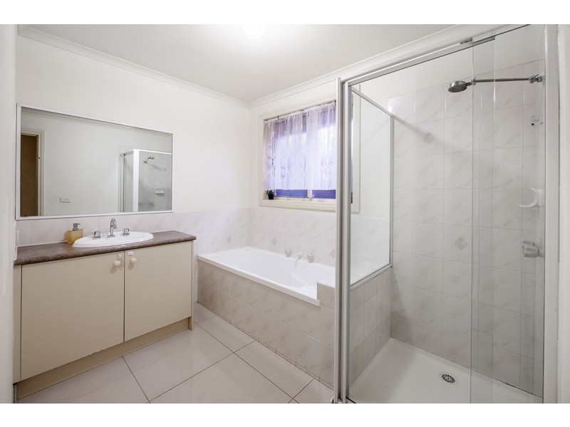 8 Cirai Crescent, Cranbourne West VIC 3977