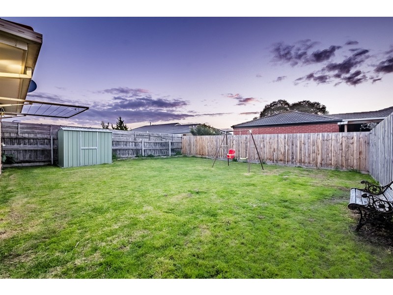 8 Cirai Crescent, Cranbourne West VIC 3977