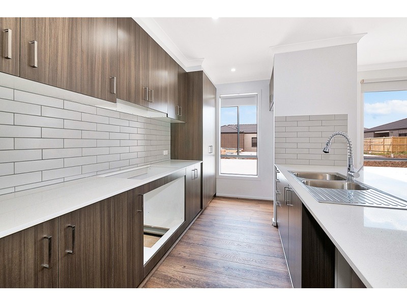 12 Mabillon Way, Clyde North VIC 3978