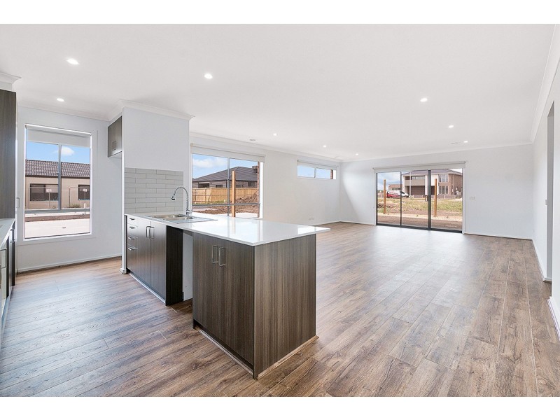 12 Mabillon Way, Clyde North VIC 3978