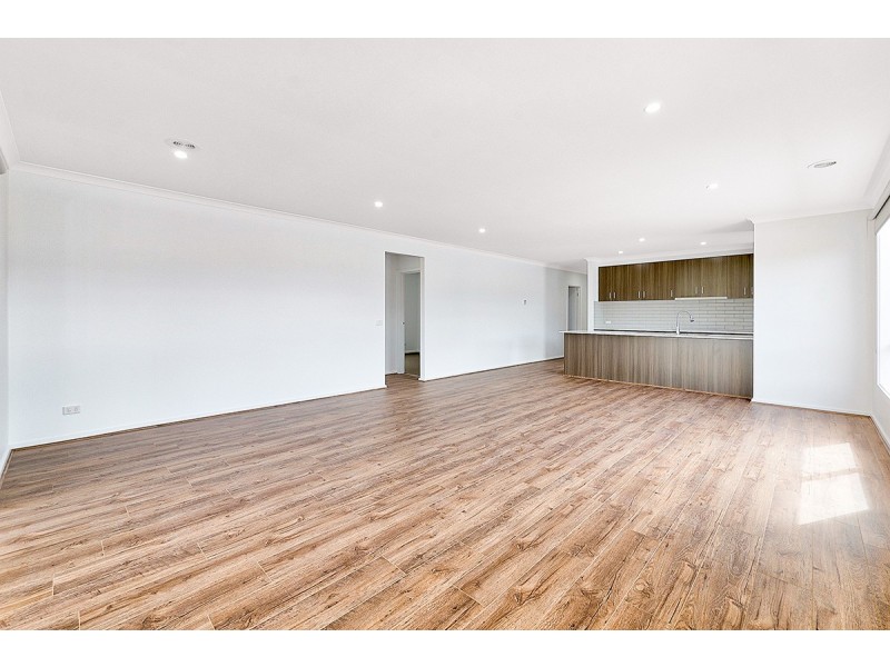 12 Mabillon Way, Clyde North VIC 3978