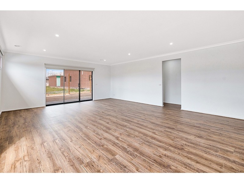 12 Mabillon Way, Clyde North VIC 3978