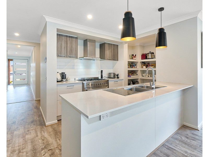 14 Dressen Way, Clyde North VIC 3978