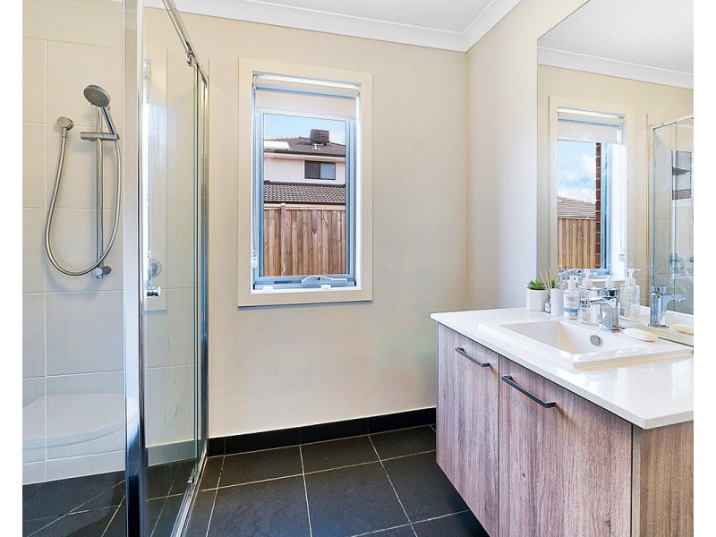 14 Dressen Way, Clyde North VIC 3978