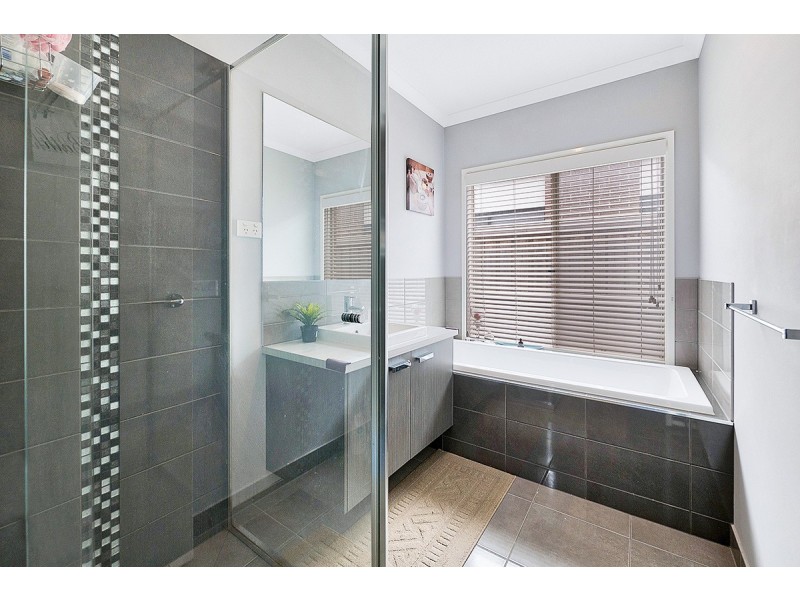 47 Copernicus Circuit, Cranbourne West VIC 3977