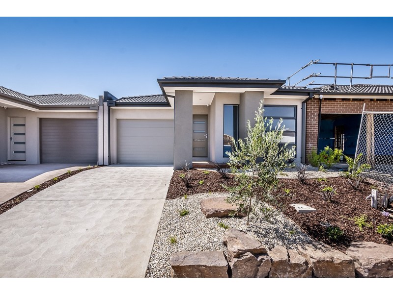54 Walhallow Drive, Clyde North VIC 3978
