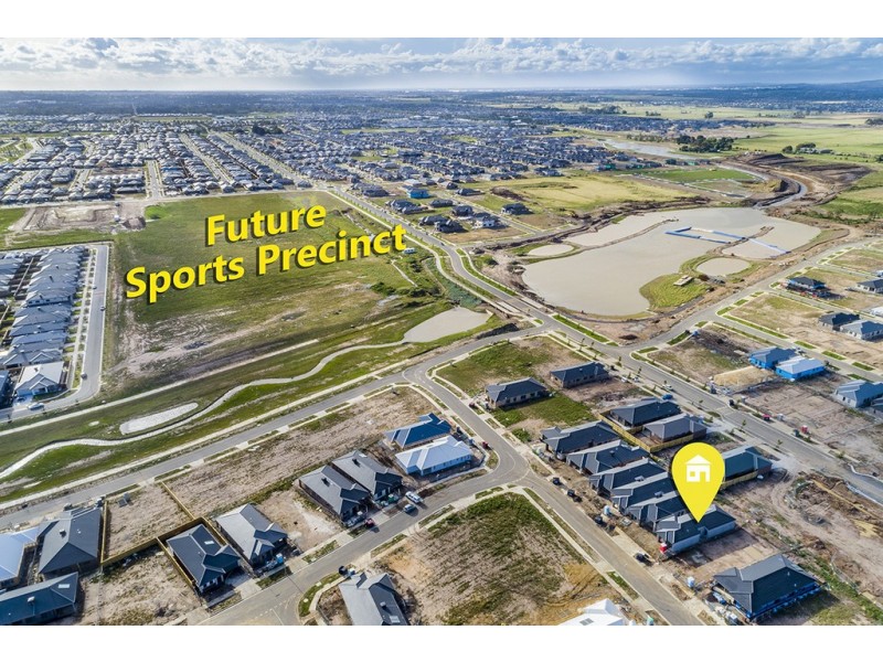 54 Walhallow Drive, Clyde North VIC 3978