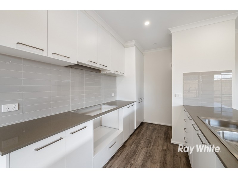 54 Walhallow Drive, Clyde North VIC 3978