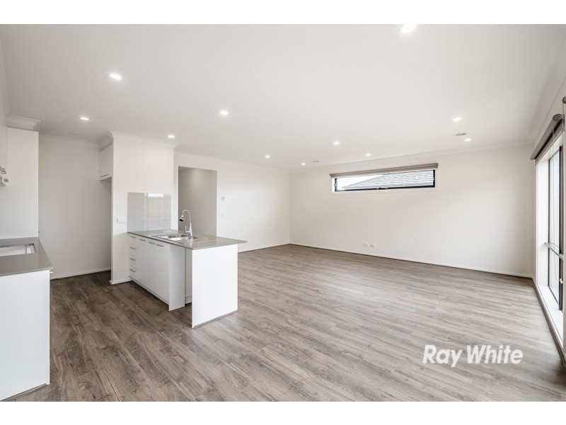 54 Walhallow Drive, Clyde North VIC 3978