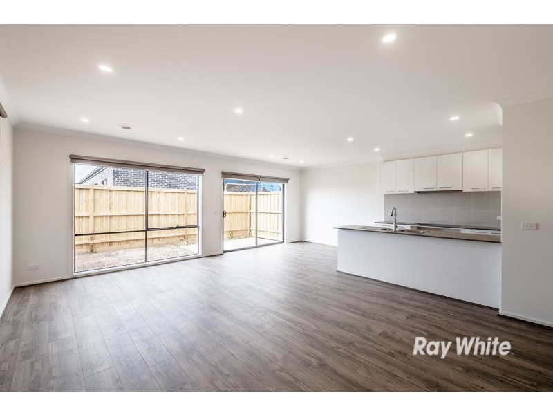 54 Walhallow Drive, Clyde North VIC 3978