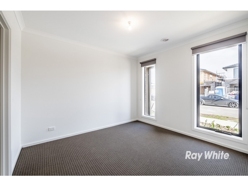 54 Walhallow Drive, Clyde North VIC 3978