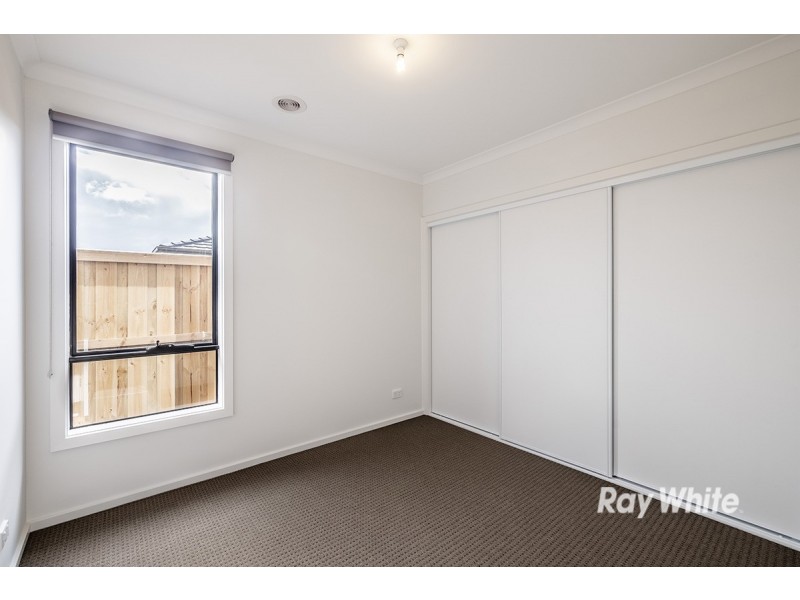 54 Walhallow Drive, Clyde North VIC 3978