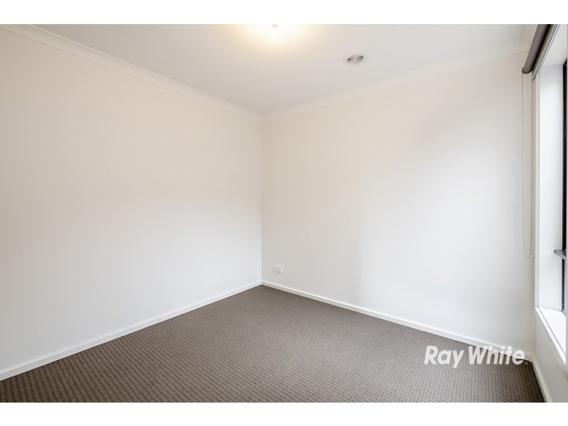 54 Walhallow Drive, Clyde North VIC 3978