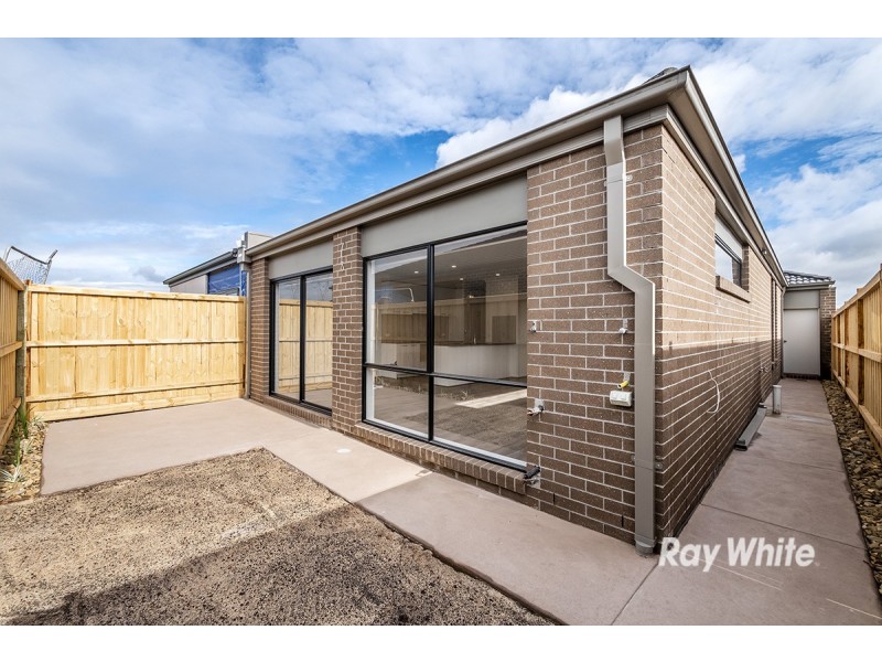54 Walhallow Drive, Clyde North VIC 3978