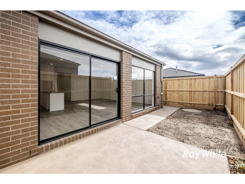 54 Walhallow Drive, Clyde North VIC 3978