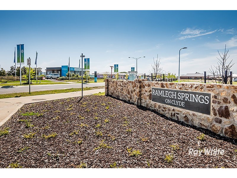 54 Walhallow Drive, Clyde North VIC 3978